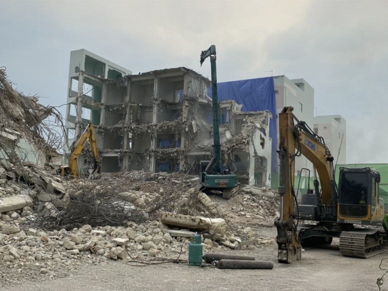 10 - https://ธนกฤช889ทุบตึกรื้อถอน.com | ธนกฤช 889 รับเหมาทุบตึก รื้อถอนอาคารครบวงจร เคลียร์พื้นที่รกร้าง และรับซื้อบ้านไม้เก่าให้ราคาสูง บริการด่วนทั่วกรุงเทพฯ และปริมณฑล ด้วยทีมงานมืออาชีพ พร้อมเข้าประเมินหน้างานฟรี ไม่มีค่าใช้จ่ายแฝง