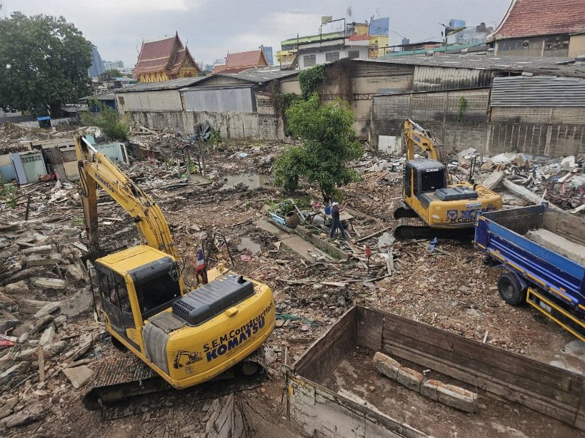 13 - https://ธนกฤช889ทุบตึกรื้อถอน.com | ธนกฤช 889 รับเหมาทุบตึก รื้อถอนอาคารครบวงจร เคลียร์พื้นที่รกร้าง และรับซื้อบ้านไม้เก่าให้ราคาสูง บริการด่วนทั่วกรุงเทพฯ และปริมณฑล ด้วยทีมงานมืออาชีพ พร้อมเข้าประเมินหน้างานฟรี ไม่มีค่าใช้จ่ายแฝง