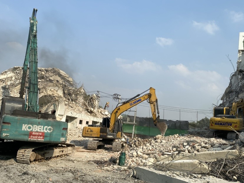 21 - https://ธนกฤช889ทุบตึกรื้อถอน.com | ธนกฤช 889 รับเหมาทุบตึก รื้อถอนอาคารครบวงจร เคลียร์พื้นที่รกร้าง และรับซื้อบ้านไม้เก่าให้ราคาสูง บริการด่วนทั่วกรุงเทพฯ และปริมณฑล ด้วยทีมงานมืออาชีพ พร้อมเข้าประเมินหน้างานฟรี ไม่มีค่าใช้จ่ายแฝง