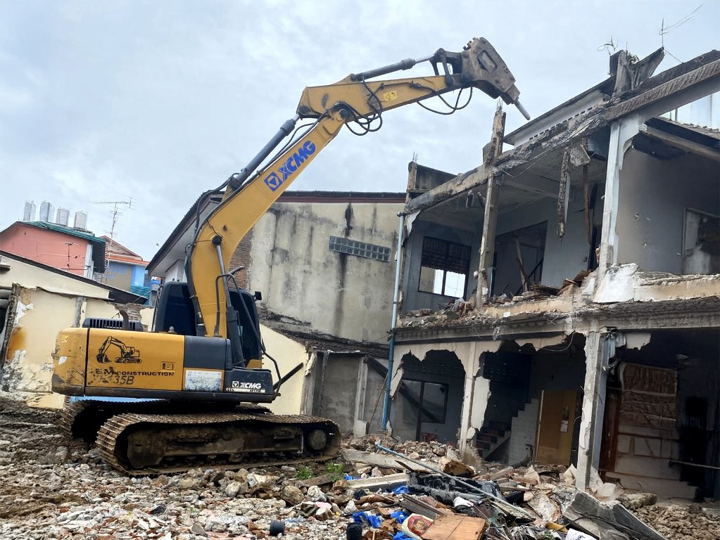 22 - https://ธนกฤช889ทุบตึกรื้อถอน.com | ธนกฤช 889 รับเหมาทุบตึก รื้อถอนอาคารครบวงจร เคลียร์พื้นที่รกร้าง และรับซื้อบ้านไม้เก่าให้ราคาสูง บริการด่วนทั่วกรุงเทพฯ และปริมณฑล ด้วยทีมงานมืออาชีพ พร้อมเข้าประเมินหน้างานฟรี ไม่มีค่าใช้จ่ายแฝง