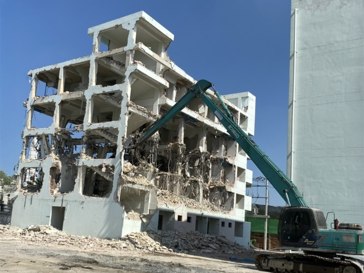 9 - https://ธนกฤช889ทุบตึกรื้อถอน.com | ธนกฤช 889 รับเหมาทุบตึก รื้อถอนอาคารครบวงจร เคลียร์พื้นที่รกร้าง และรับซื้อบ้านไม้เก่าให้ราคาสูง บริการด่วนทั่วกรุงเทพฯ และปริมณฑล ด้วยทีมงานมืออาชีพ พร้อมเข้าประเมินหน้างานฟรี ไม่มีค่าใช้จ่ายแฝง